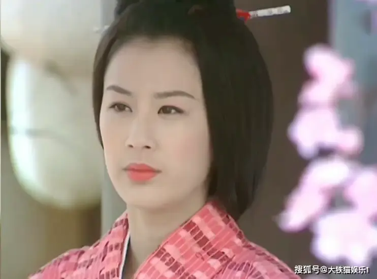 长方形脸女明星_长脸女明星_脸部比例异于常人的女明星